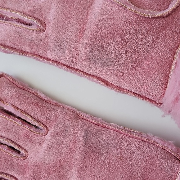 Small Pink Furry Gloves - Picture 3 of 4